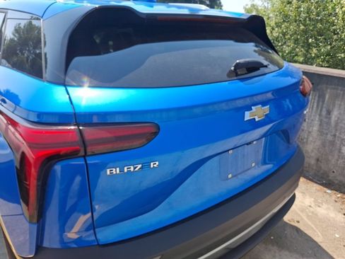 Used 2024 Chevrolet Blazer EV LT AWD/4WD image 8