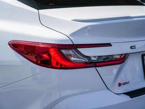 Certified 2025 Toyota Camry SE image 9