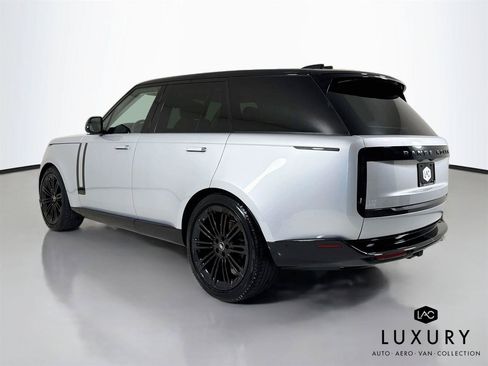 Used 2024 Land Rover Range Rover SE AWD/4WD image 8