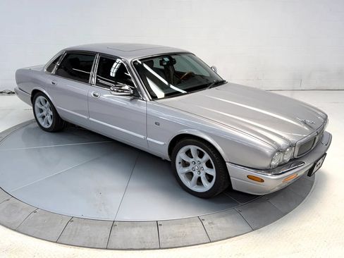 Used 2000 Jaguar XJ8 RWD image 11