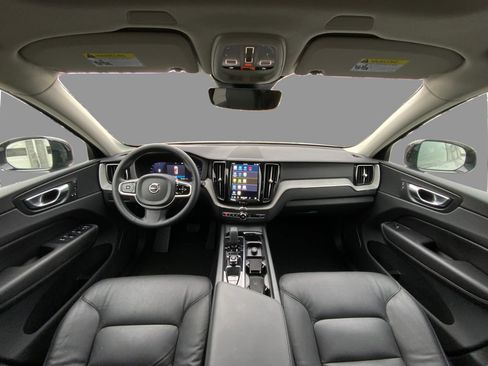 Used 2025 Volvo XC60 B5 Plus image 21
