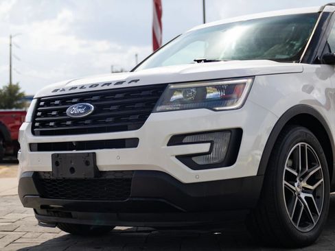 Used 2017 Ford Explorer Sport w/ Equipment Group 401A AWD/4WD image 5