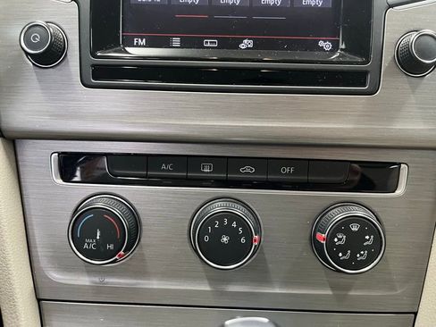 Used 2015 Volkswagen Golf TDI S image 16