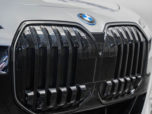 Used 2025 BMW 750e xDrive image 13