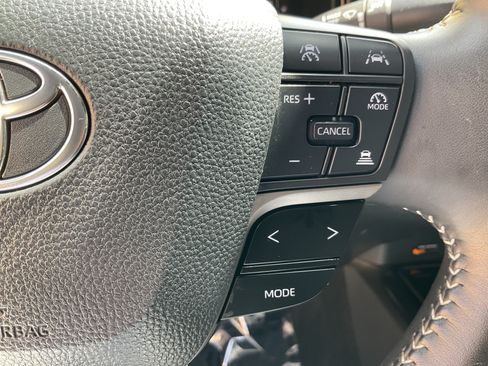 Used 2025 Toyota Camry SE FWD image 32