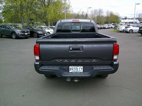 Used 2019 Toyota Tacoma SR w/ SR Convenience Package image 4