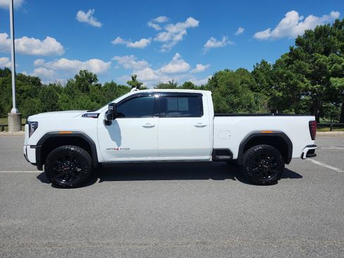 Used 2025 GMC Sierra 2500 AT4 w/ AT4 Premium Plus Package AWD/4WD image 2