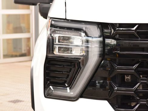 Used 2024 Chevrolet Silverado 2500 ZR2 w/ Technology Package AWD/4WD image 12