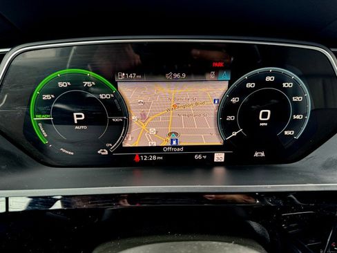 Used 2019 Audi e-tron Premium Plus image 20