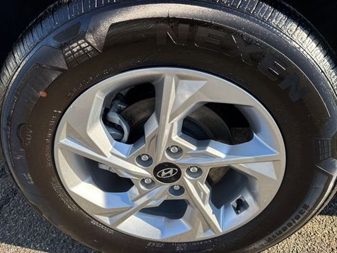 Certified 2024 Hyundai Tucson SE image 9