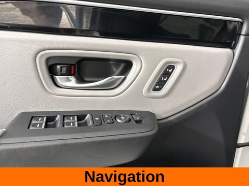 Used 2025 Honda Pilot Touring image 11