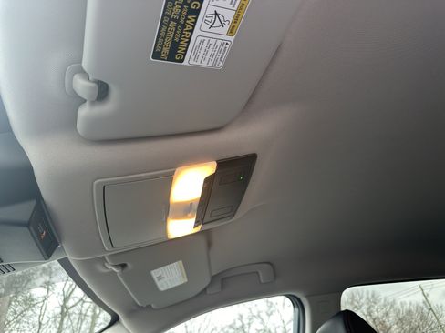 Used 2025 Nissan Rogue SV image 34