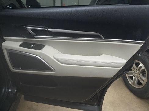 Used 2024 Kia Telluride S w/ S Sunroof Package image 8