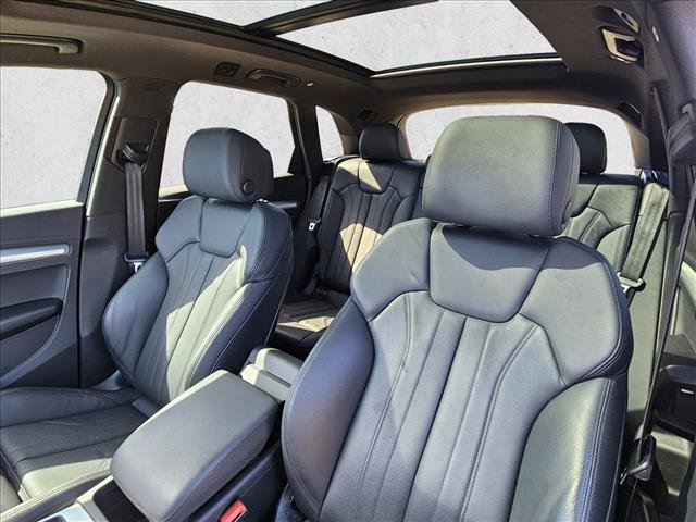 Used 2020 Audi Q5 2.0T Premium w/ Titanium Sport Package AWD/4WD image 12