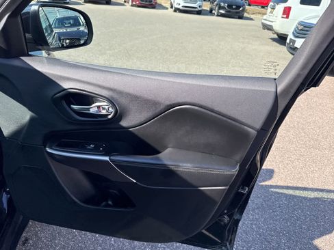 Used 2019 Jeep Cherokee Limited w/ Luxury Group image 24