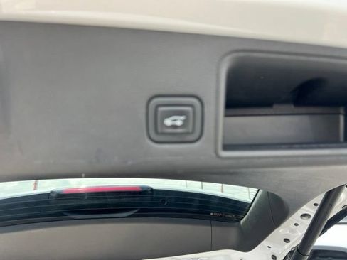 Used 2023 GMC Terrain SLE w/ Driver Convenience Package AWD/4WD image 17
