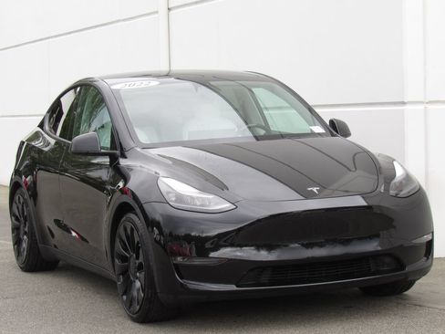 Used 2022 Tesla Model Y Performance AWD/4WD image 2
