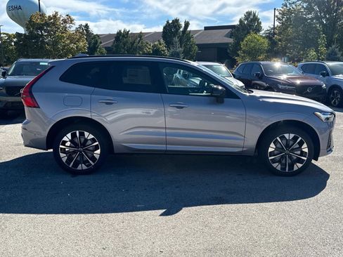 New 2026 Volvo XC60 B5 Plus w/ Climate Package image 4