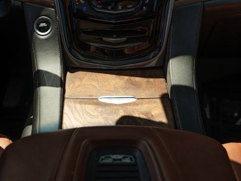 Used 2020 Cadillac Escalade Luxury image 17