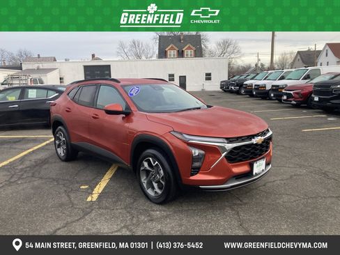 Used 2024 Chevrolet Trax LT w/ Driver Confidence Package image 1