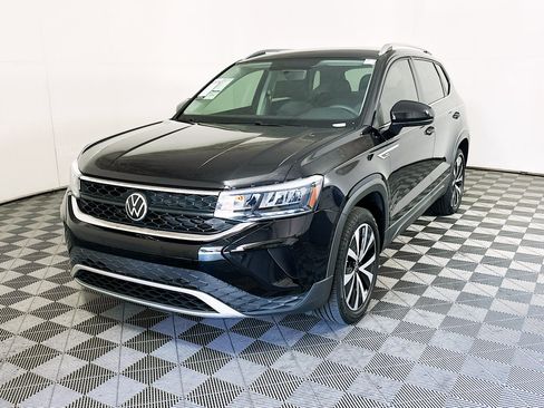 Used 2022 Volkswagen Taos SE FWD image 7