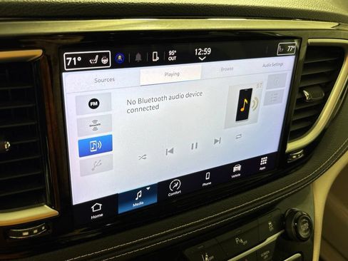 Used 2023 Chrysler Pacifica Touring-L FWD image 34