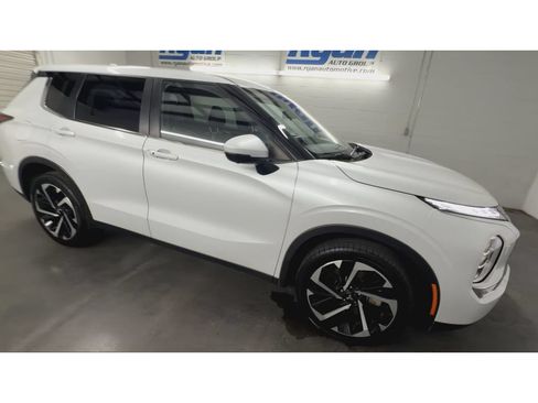 Used 2024 Mitsubishi Outlander SE AWD/4WD image 2