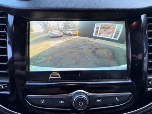 Used 2019 Chevrolet Trax LT w/ LT Convenience Package image 27