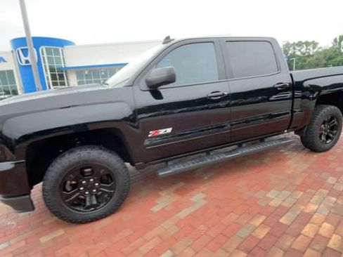 Used 2017 Chevrolet Silverado 1500 LTZ Z71 w/ LTZ Plus Package AWD/4WD image 6