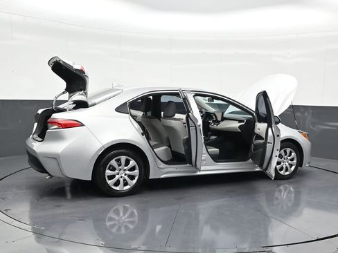 Used 2025 Toyota Corolla LE w/ Convenience Package image 31