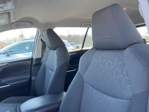 Used 2021 Toyota RAV4 XLE image 3