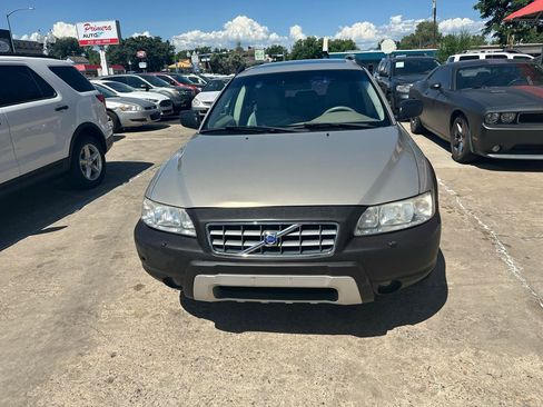 Used 2005 Volvo XC70 AWD/4WD image 2