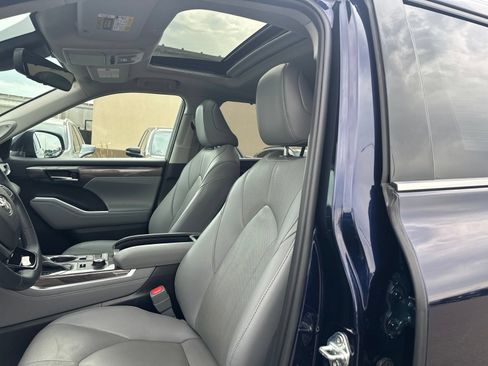Used 2021 Toyota Highlander Limited AWD/4WD image 12
