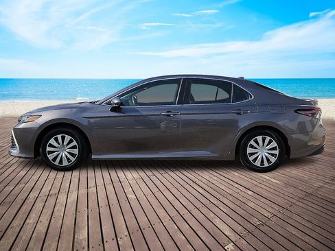 Used 2022 Toyota Camry LE FWD image 7