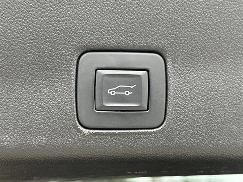 Used 2021 Chevrolet Colorado LT w/ Safety Package image 11