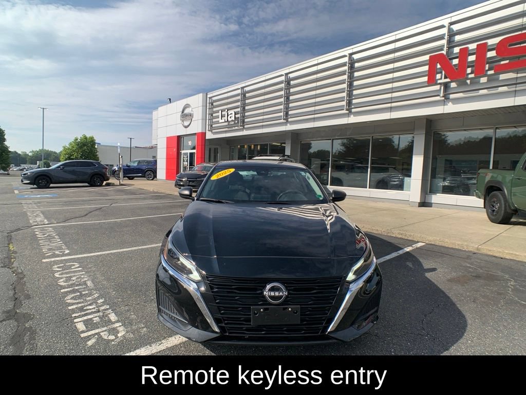 Used 2025 Nissan Altima 2.5 SV AWD/4WD image 9