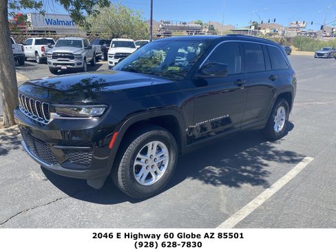 Used 2023 Jeep Grand Cherokee Laredo w/ Trailer Tow Prep Group (B) AWD/4WD image 1