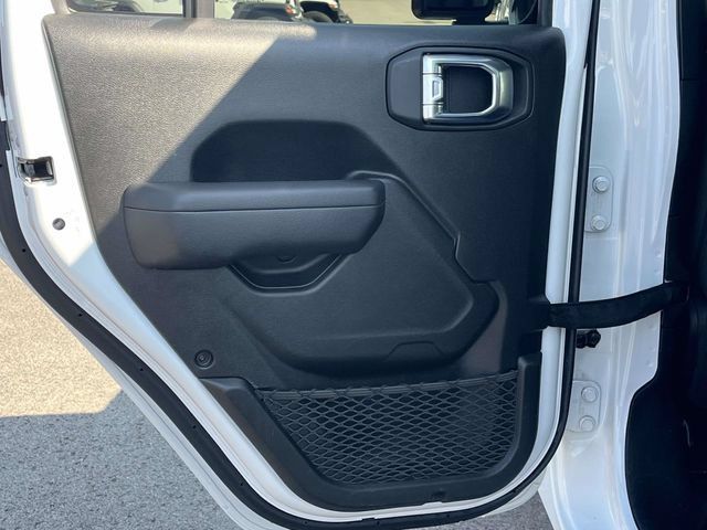 Used 2023 Jeep Gladiator Sport AWD/4WD image 16