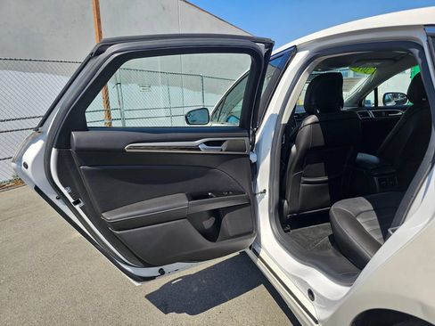 Used 2013 Ford Fusion SE FWD image 15
