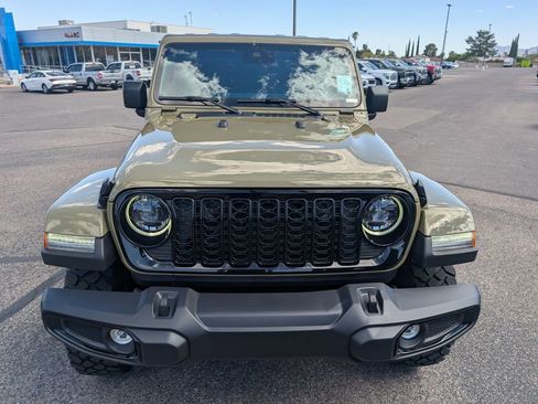 Used 2025 Jeep Gladiator Sport AWD/4WD image 6
