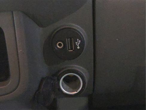 Used 2019 Nissan Frontier SV image 23