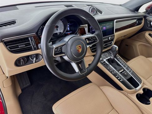 Used 2021 Porsche Macan S image 4