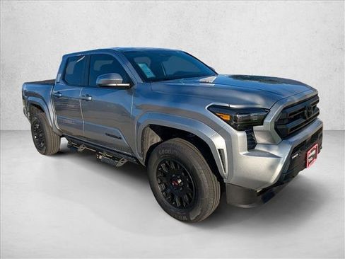 Used 2025 Toyota Tacoma SR5 AWD/4WD image 7