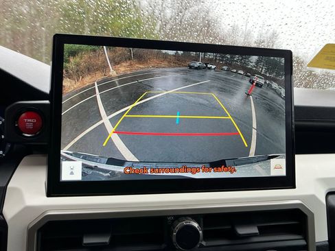 Used 2024 Toyota Tacoma TRD Off-Road image 19