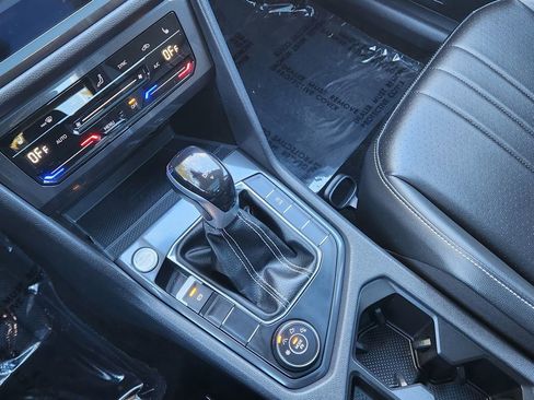 Used 2024 Volkswagen Tiguan SE image 25