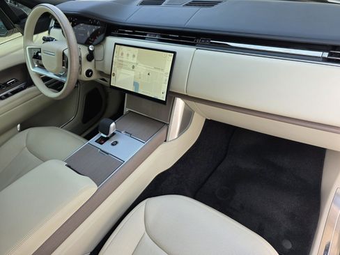 Certified 2025 Land Rover Range Rover Autobiography AWD/4WD image 28