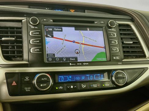 Used 2016 Toyota Highlander XLE FWD image 23