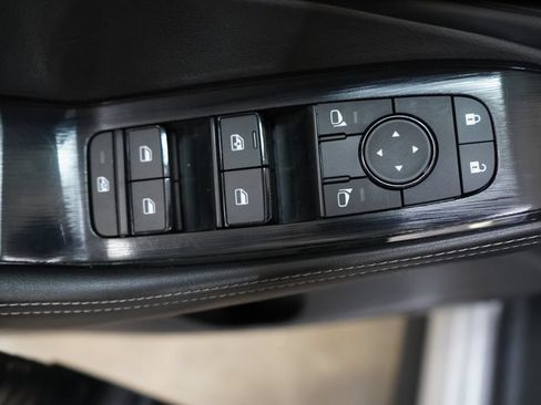 Used 2025 Nissan Rogue SV FWD image 29