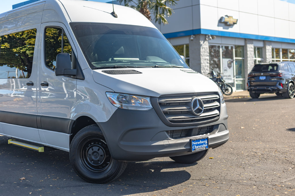 Used 2024 Mercedes-Benz Sprinter 2500 image 3