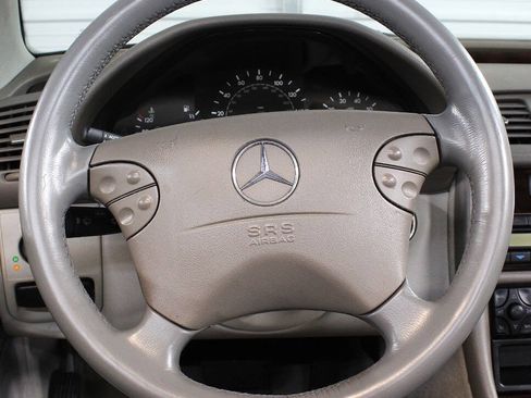 Used 2001 Mercedes-Benz CLK 320 Cabriolet image 13
